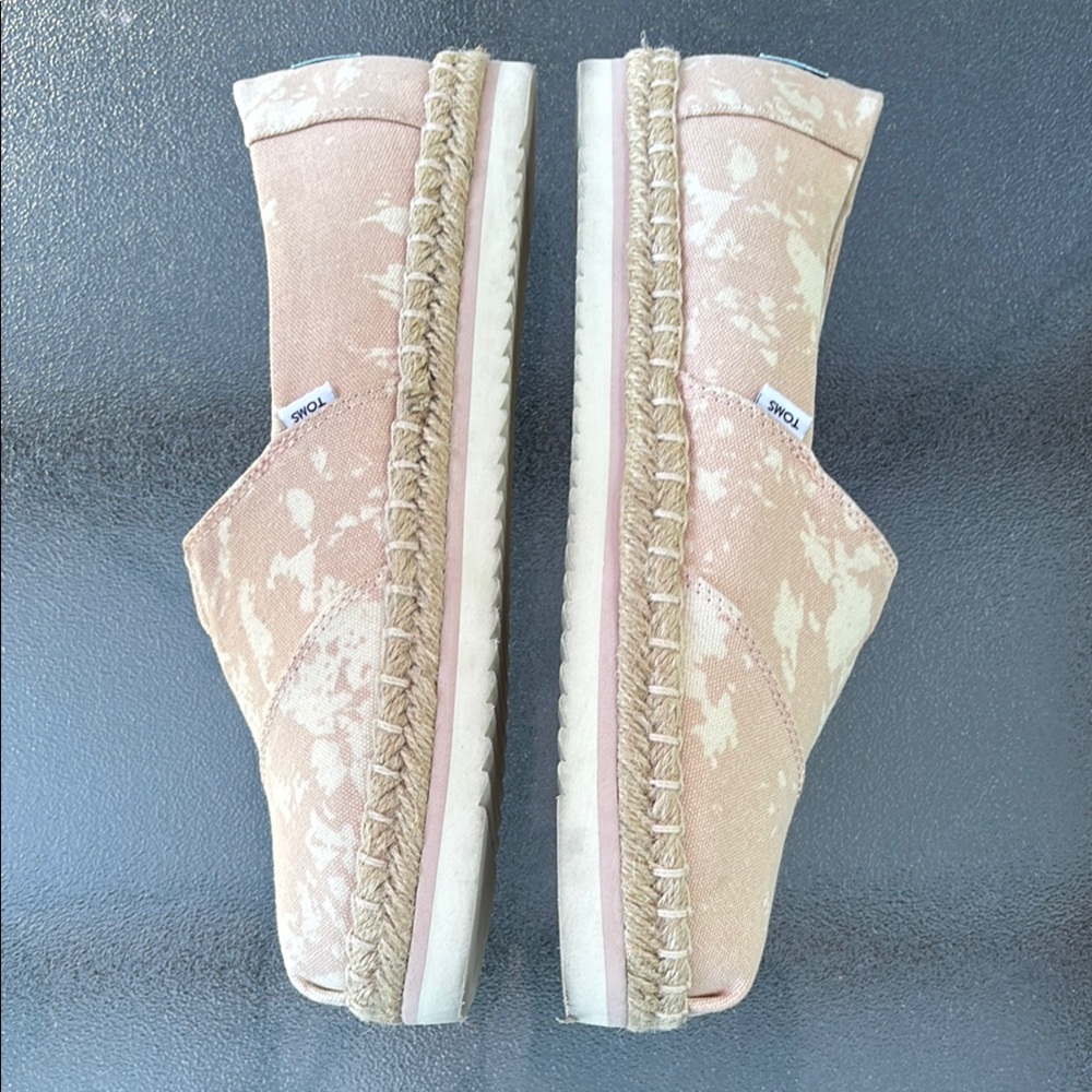 TOMS Espadrille Slip On Shoes Splatter Design Pink & Cream White sz 8 - Picture 3 of 6